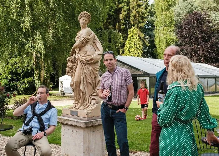25 Honest Wedding Photos By Ian Weldon That Are As Funny As They Are Chaotic (New Pics)