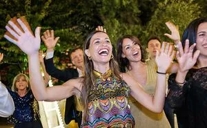 25 Honest Wedding Photos By Ian Weldon That Are As Funny As They Are Chaotic (New Pics)