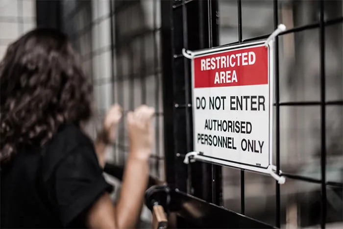 “Not Worth The Rabies Shots”: 50 Life-Saving Tips On What Not To Do When Visiting The US