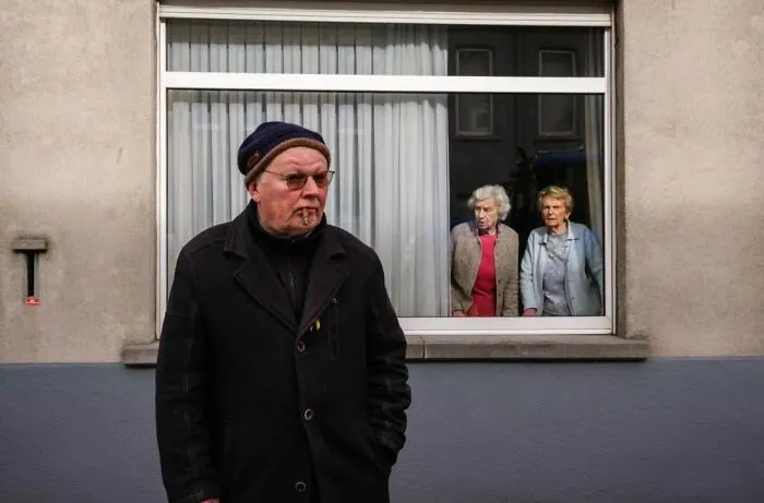 30 Pictures Taken By This Belgian Photographer Who Is Embracing "The Absurd Human Condition" (New Pics)