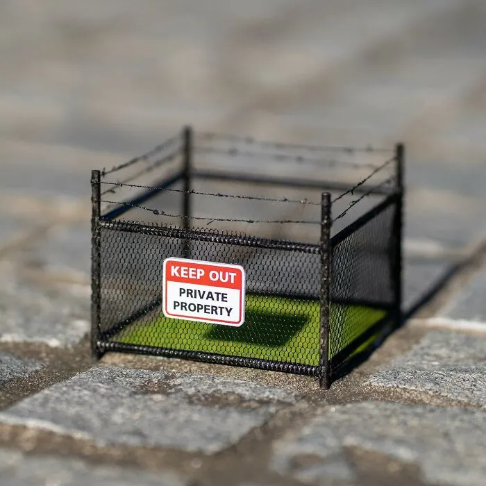 Artist Places Funny Signs In His City And They Look Like Art Installations (28 New Pics)