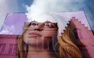 30 Pictures Taken By This Belgian Photographer Who Is Embracing "The Absurd Human Condition" (New Pics)