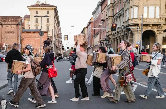 30 Pictures Taken By This Belgian Photographer Who Is Embracing "The Absurd Human Condition" (New Pics)