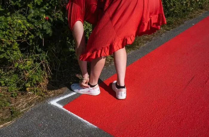 30 Pictures Taken By This Belgian Photographer Who Is Embracing "The Absurd Human Condition" (New Pics)
