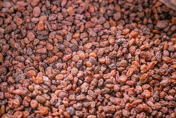 brown and black raisins