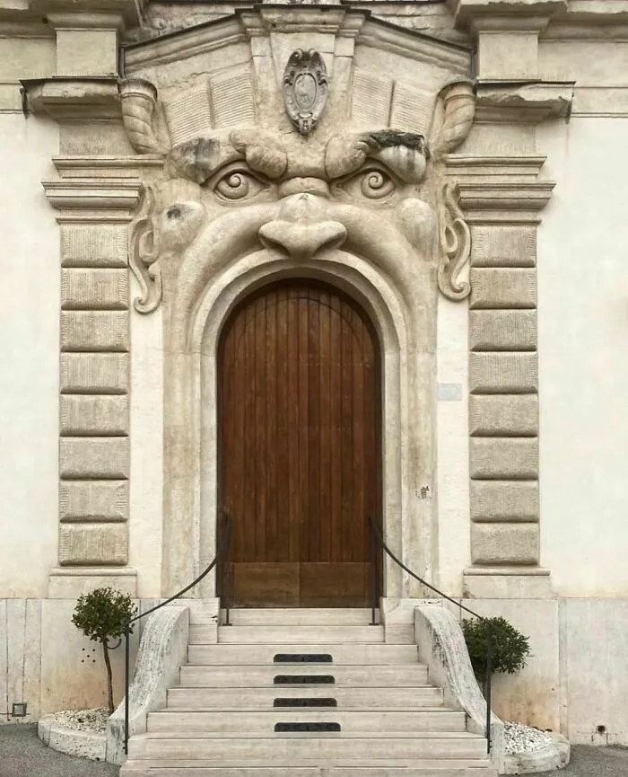 24 Nuevas fotos de arte accidental e intencionado compartidas en «Lost Found Art»