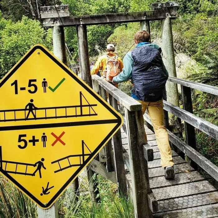 27 Carteles muy divertidos para echarse unas risas