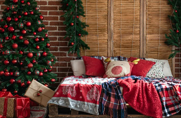 Go Back to the Classic Red & Dark Brown Decor
