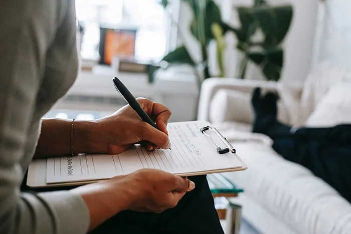 30 Therapists Share Moments They Realized Relationships Were Not Going To Work And What They Did