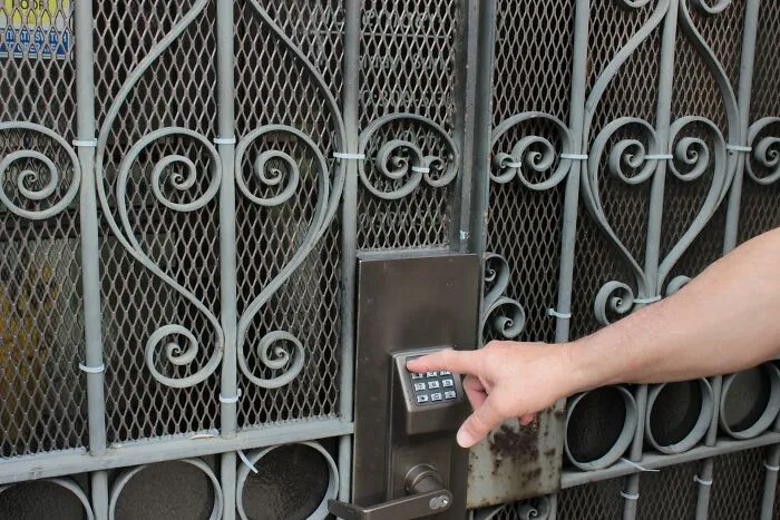40 Dumb And Funny Mistakes People Made While Traveling