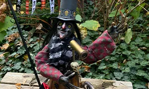 How I Turned A Fake Pumpkin Into A Whimsical Halloween Character (19 Pics)