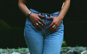 “Sagging Is One Of The Stupidest And Ugliest”: 45 People Roast Fashion Trends They Hate