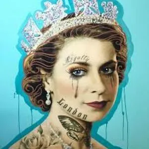 WIERD QUEEN RAYSUN<3