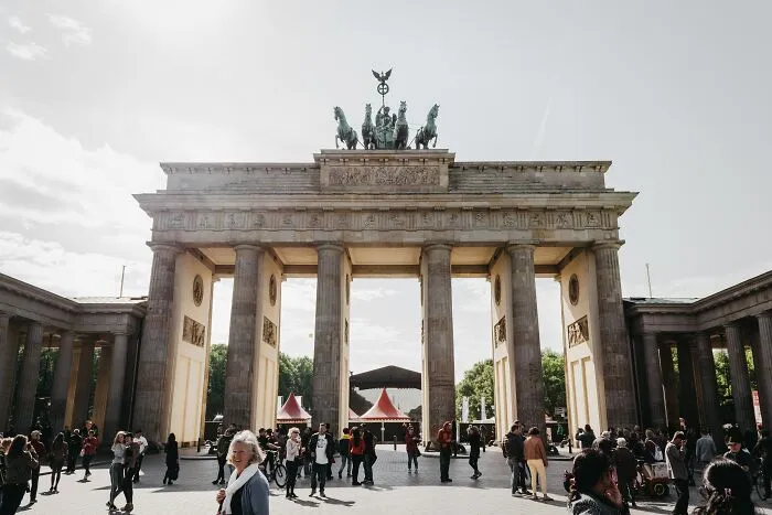 “You Can’t Get Rich Here”: 35 People Reveal The Best And The Worst Thing About Their Countries