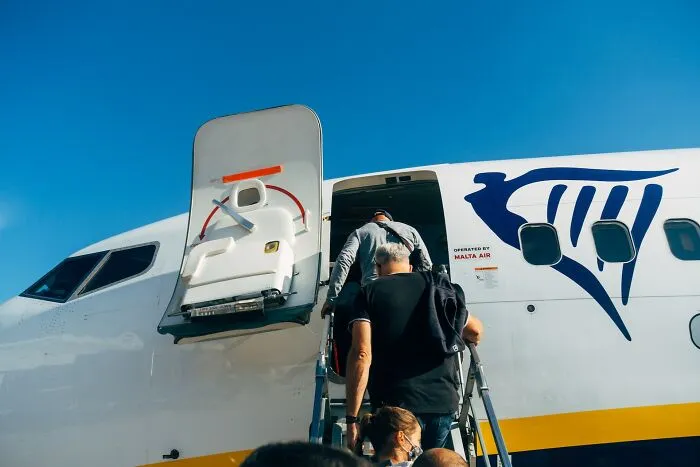 40 Dumb And Funny Mistakes People Made While Traveling