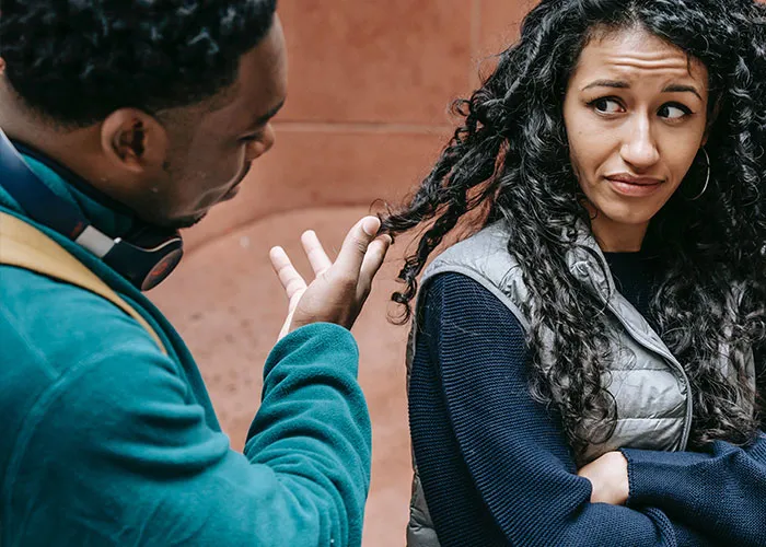 30 People Share What Their Date Said That Made Them Instantly Think 'Run!'