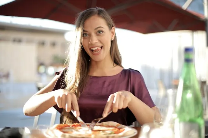 35 Things That Only Trashy People Do, According To The Internet