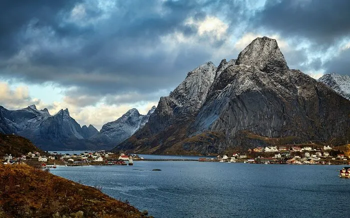 “You Can’t Get Rich Here”: 35 People Reveal The Best And The Worst Thing About Their Countries