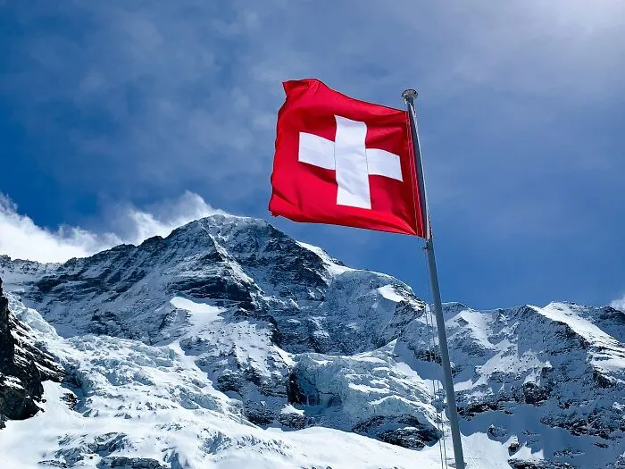 “You Can’t Get Rich Here”: 35 People Reveal The Best And The Worst Thing About Their Countries