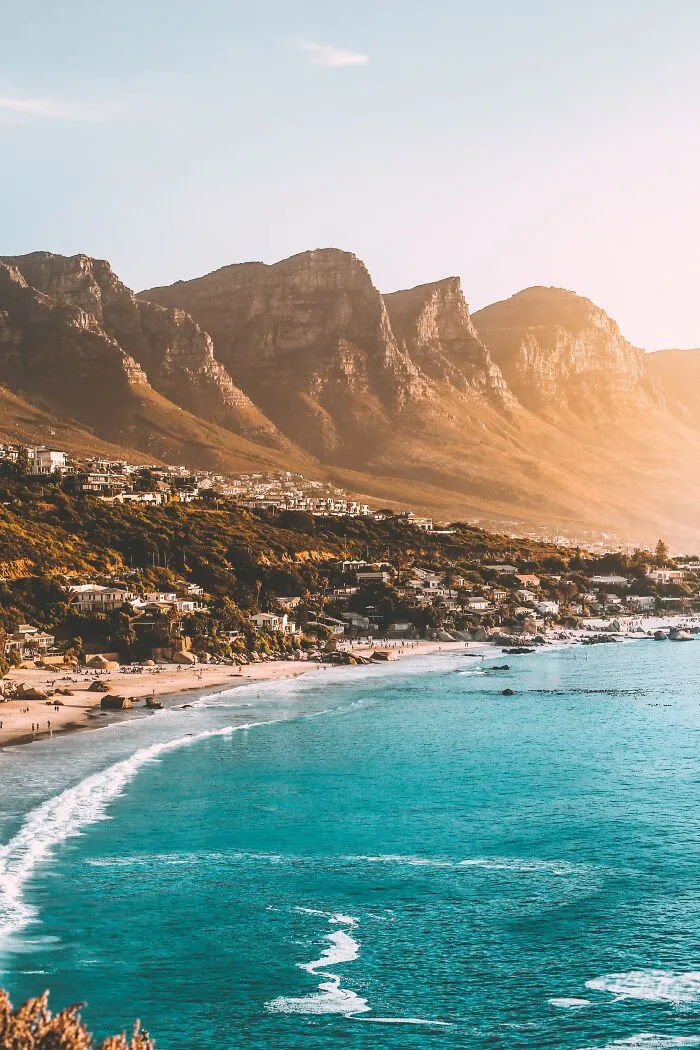 “You Can’t Get Rich Here”: 35 People Reveal The Best And The Worst Thing About Their Countries