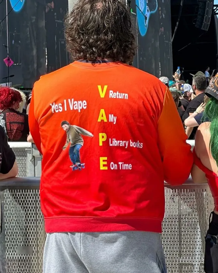 50 Times People Spotted A Shirt That Was So Good They Just Had To Take A Pic (New Pics)