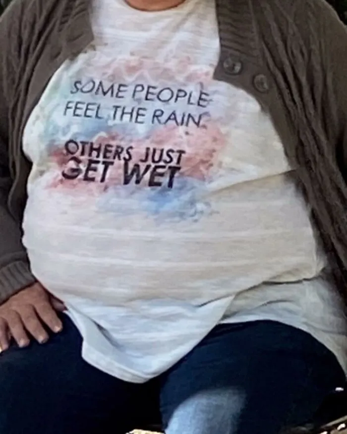 25 Camisetas «malditas» con mensajes tan raros que había que compartirlos