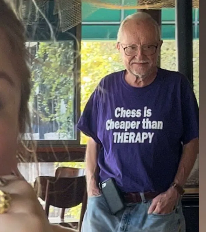 25 Camisetas «malditas» con mensajes tan raros que había que compartirlos