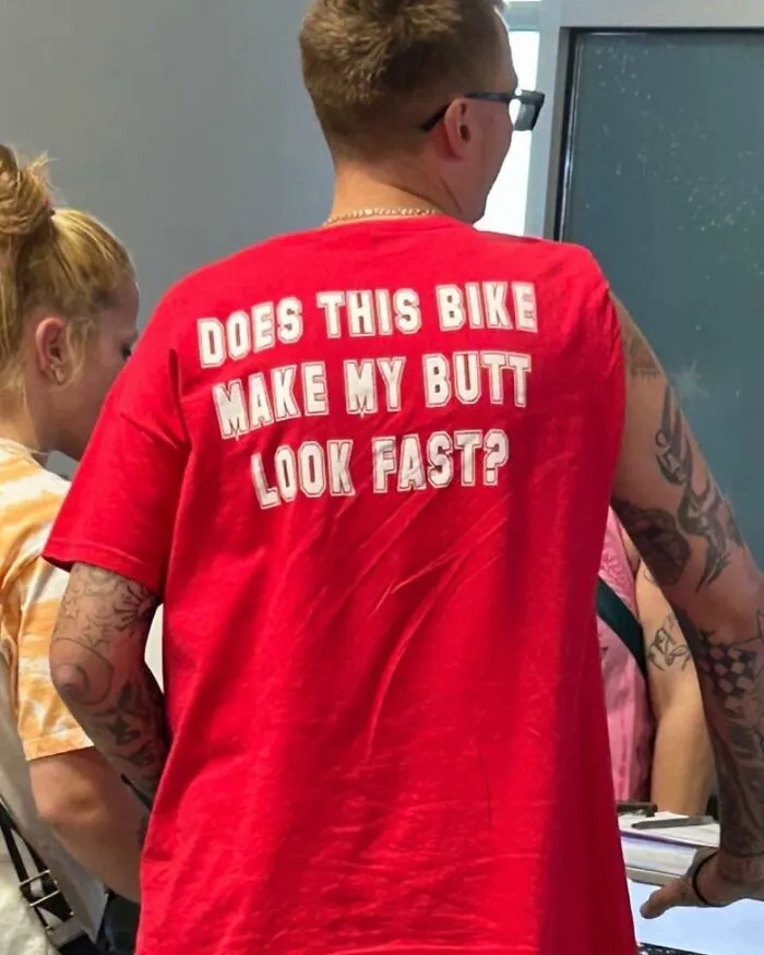 50 Times People Spotted A Shirt That Was So Good They Just Had To Take A Pic (New Pics)