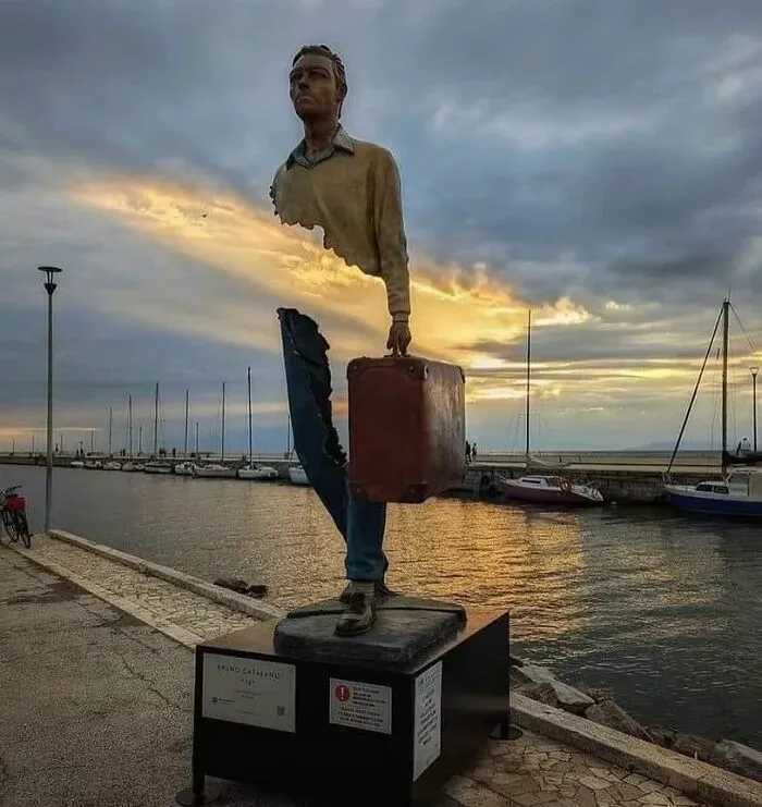 Here Are 50 Of The Most Interesting Images Selected By This Instagram Page