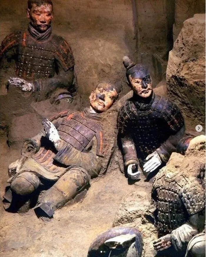 This Photograph, Captured In 1974, Showcases The Initial Discovery Of An Extensive Collection Of Terracotta Warriors In Xi'an, China