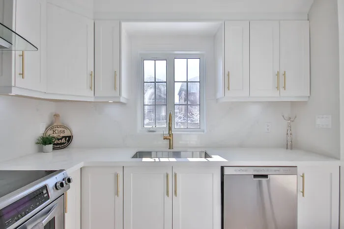 All-White Kitchen Cabinets Design