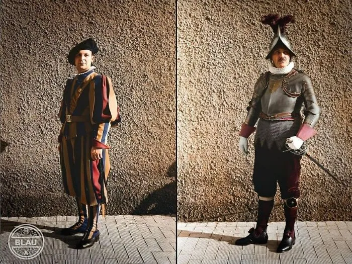 En diciembre de 1937, dos soldados de la Guardia Suiza Pontificia fueron fotografiados en la Ciudad del Vaticano