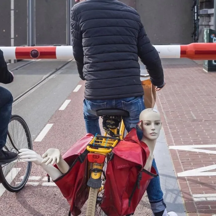 30 Divertidas fotos "accidentales" tomadas en el momento justo por esta fotógrafa callejera