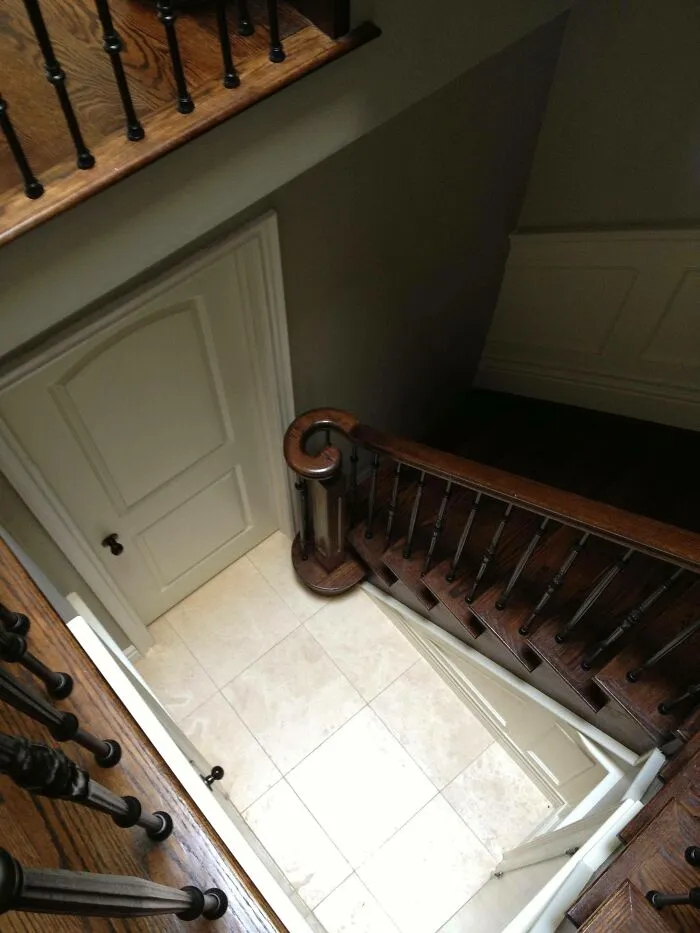 Las escaleras no dan acceso al sótano