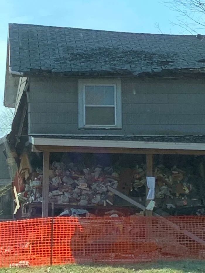 Casa reventada por demasiada basura