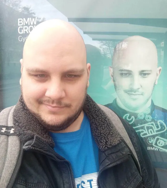 He encontrado a mi alter ego delgado en un anuncio de la parada de autobús