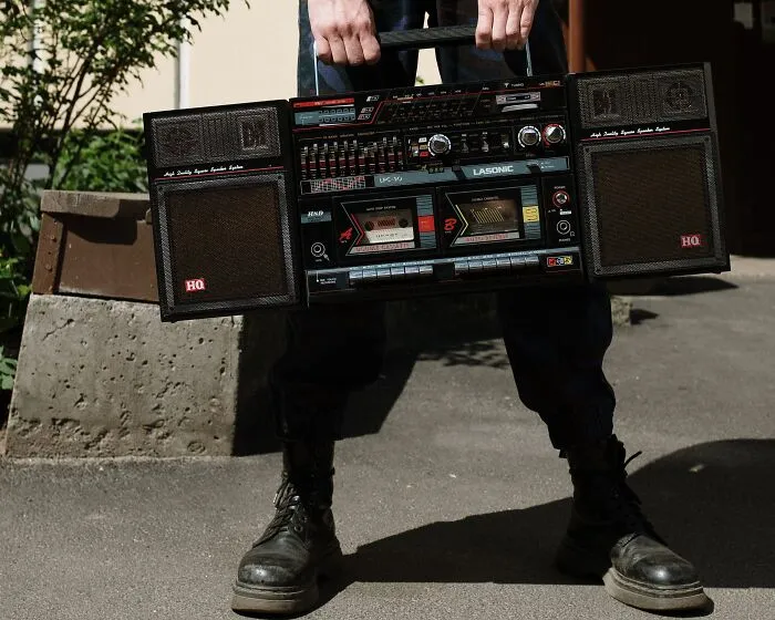 42 Things That Were Totally Normal In The ’80s And ’90s That Seem Totally Alien To New Generations