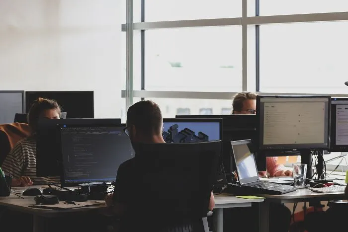 30 People Online Spill The Beans About Their High-Pay Jobs That They Do Without A Degree