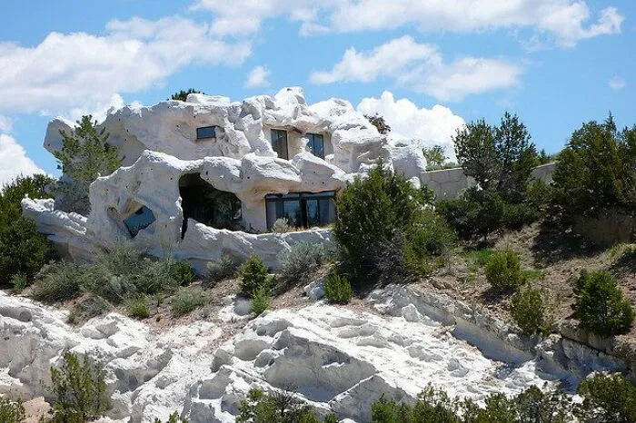 30 Weird Homes That Just Needed To Be Shared On This Group