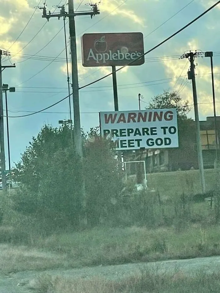 30 Bizarre And Shady Places Shared On “Restaurants With Threatening Auras”