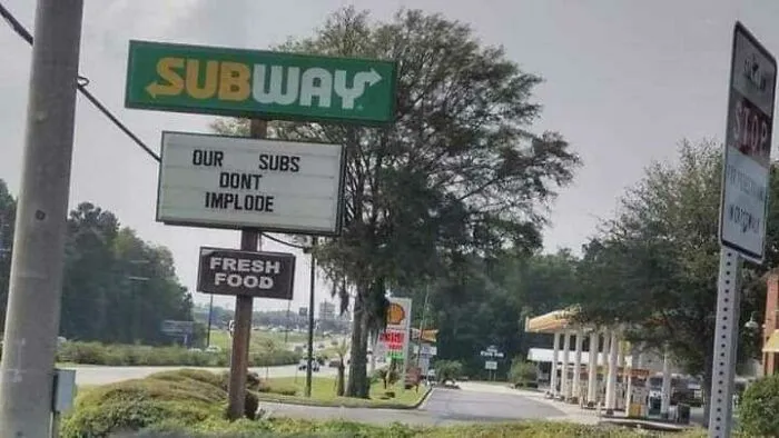 30 Bizarre And Shady Places Shared On “Restaurants With Threatening Auras”