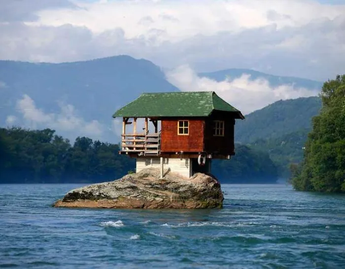 30 Weird Homes That Just Needed To Be Shared On This Group