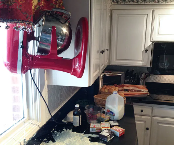 Mom Was Making Thanksgiving Pie When Suddenly This Happened