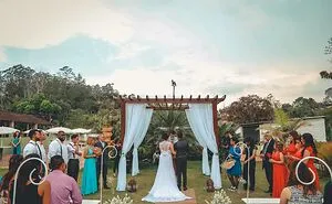 “You Gotta Be Kidding Me”: 35 Wild And Sad Wedding Stories From People Who Witnessed Them
