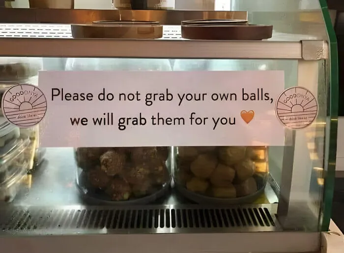 30 Bizarre And Shady Places Shared On “Restaurants With Threatening Auras”