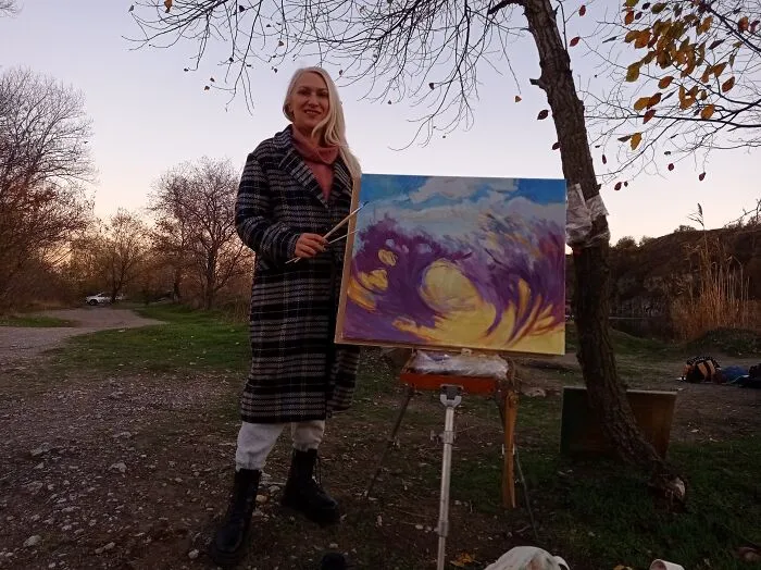 Here's What Artists Paint In The Front-Line Zone