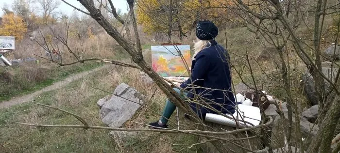 Here's What Artists Paint In The Front-Line Zone