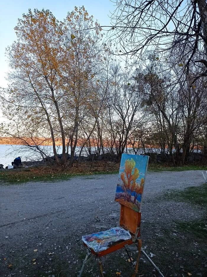 Here's What Artists Paint In The Front-Line Zone