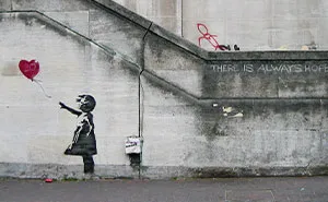 Los fans de Banksy se quedan atónitos cuando el artista "confirma" su nombre en una entrevista reaparecida