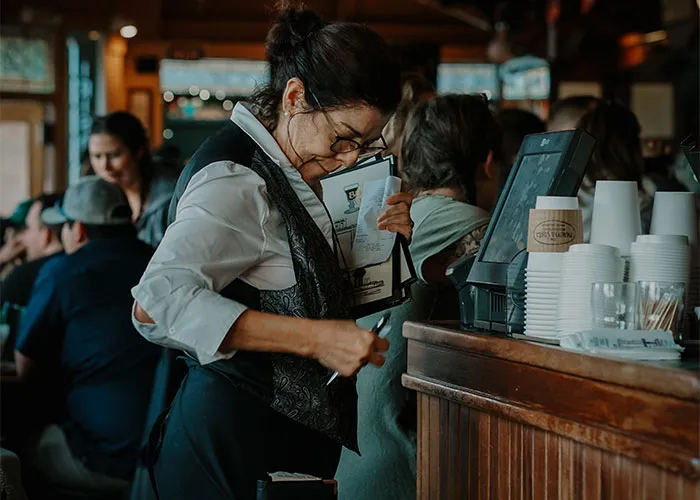 29 Restaurant Red Flags That Mean You Should Probably Not Eat There